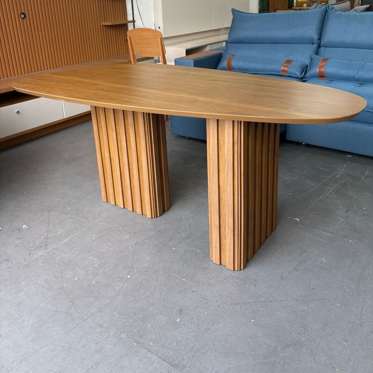 Mesa Isis 180 Freijó com 6 Cadeiras Sophia Veludo Marrom – LEIFER + WM DECOR - Imagem 2