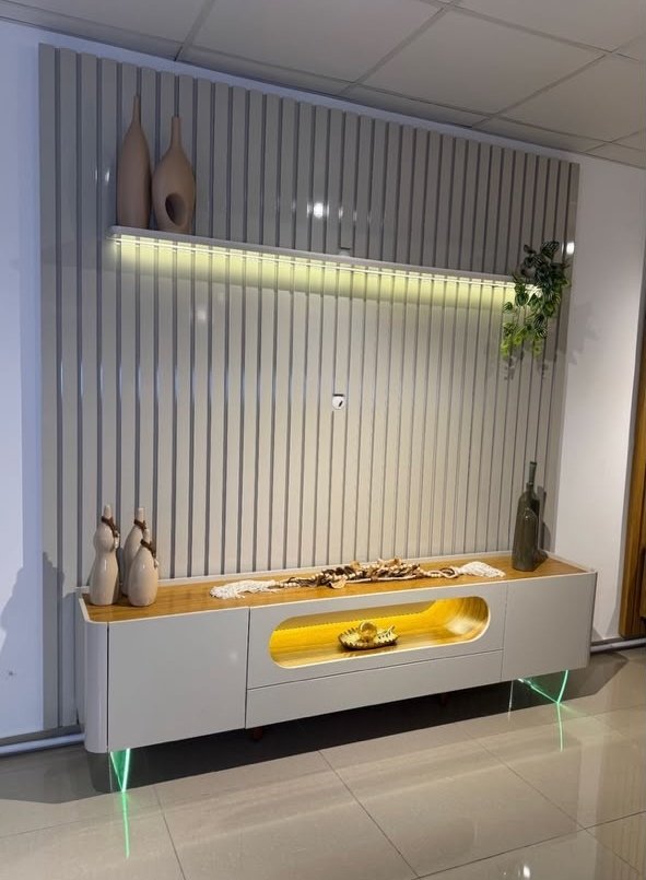 Painel até 85″ Nobre 230 Off White + Rack Nobre 210 (Pés de Vidro) Off White/Naturale – GELIUS - Imagem 5