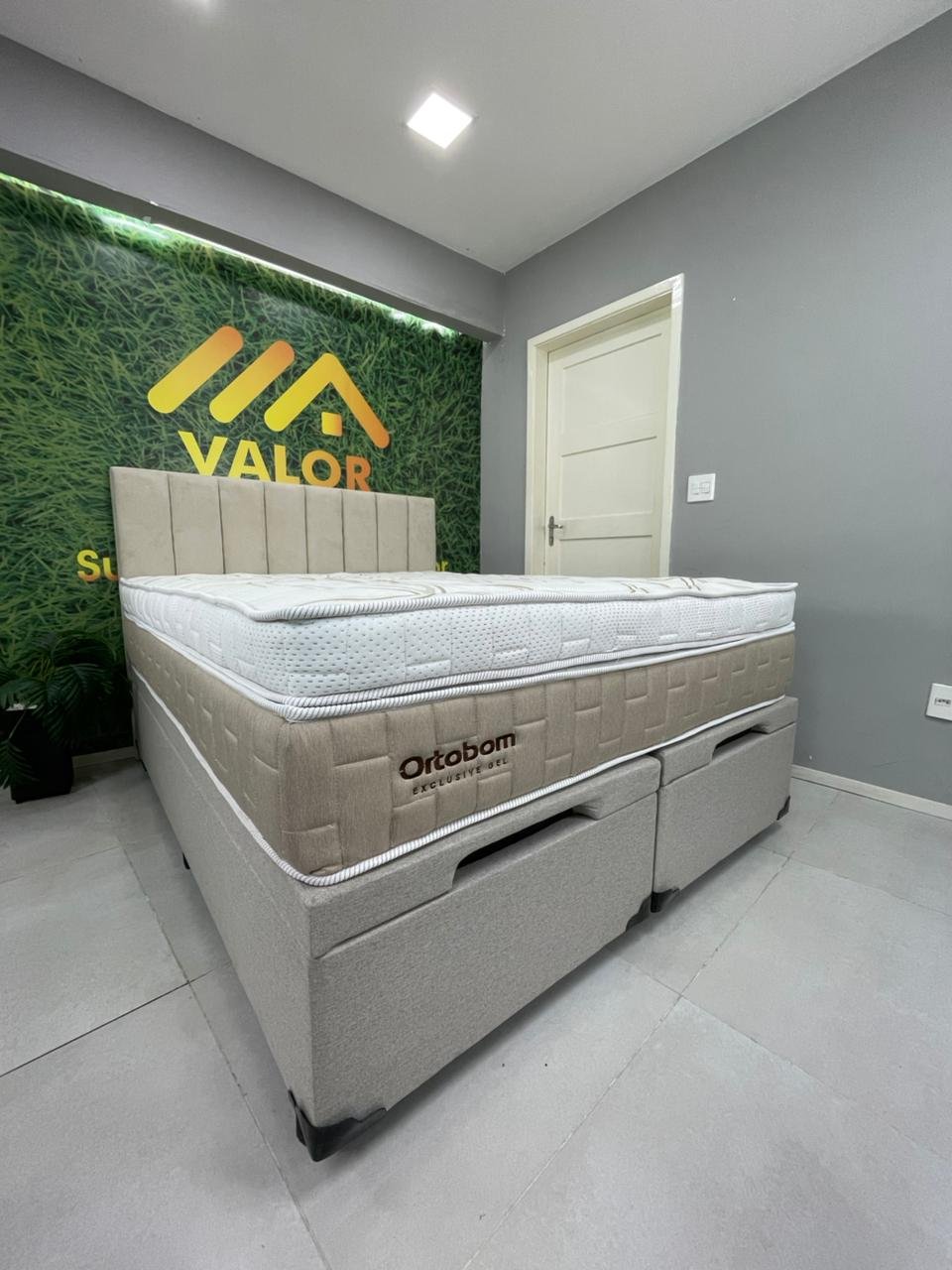Colchão Exclusive Gel Ortobom + Base Baú blindada e bipartida – Queen c/ puxadores em madeira – 1.58m X 1.98m - Imagem 5