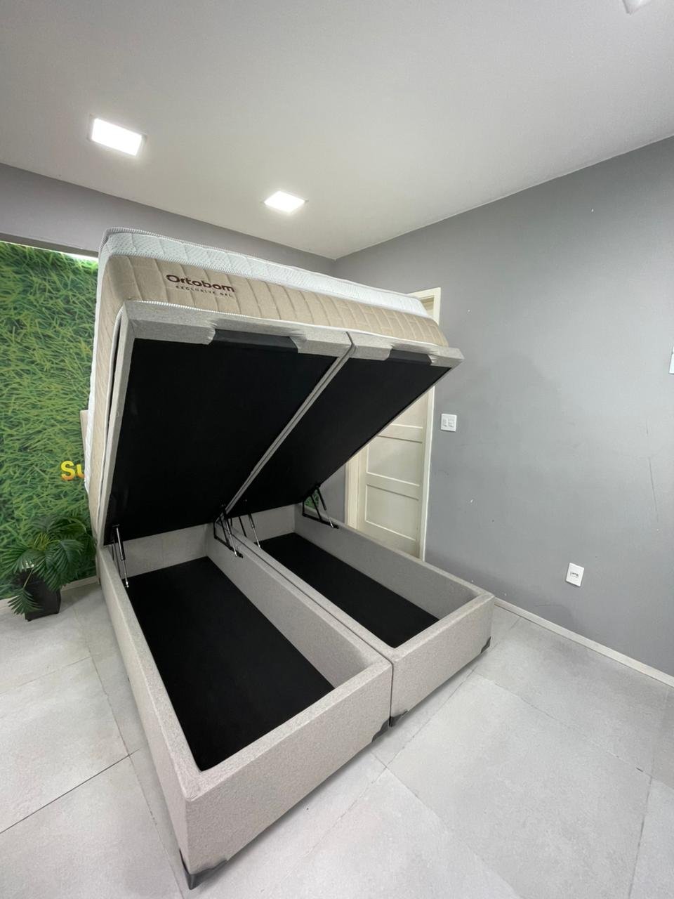 Colchão Exclusive Gel Ortobom + Base Baú blindada e bipartida – Queen c/ puxadores em madeira – 1.58m X 1.98m