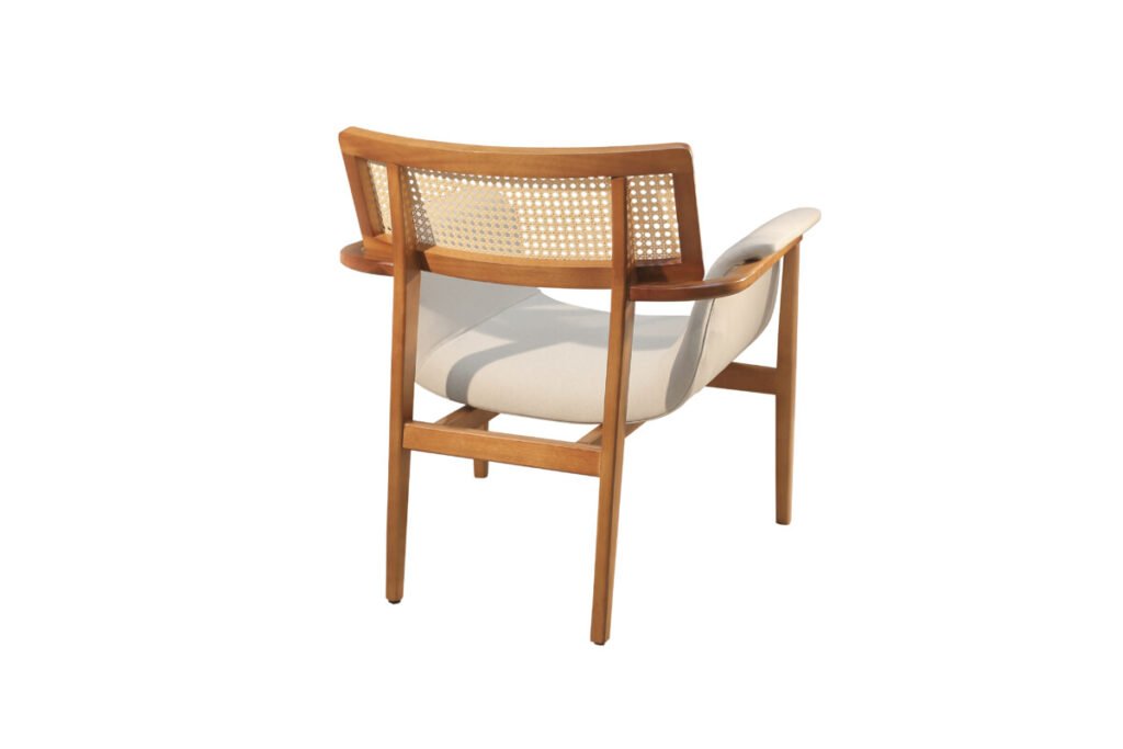 Poltrona KR 066 em Madeira Maciça com Encosto Rattan - Chenile Linho - Imagem 2