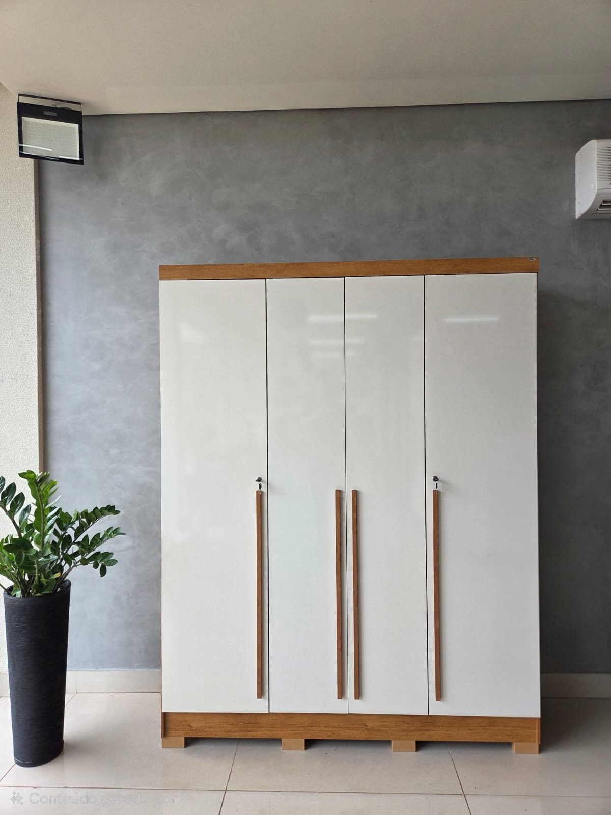 Guarda-Roupa Domus 4 portas com pés e chave - Cedro/Areia - Imagem 3
