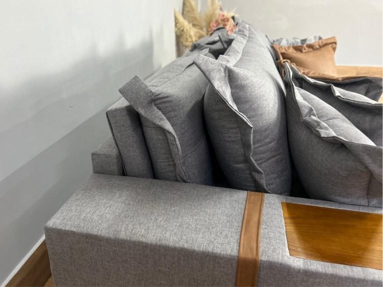 Sofá Cama Retrátil Reclinável Gabriela 2,10m - Cinza Linho/ Marrom Courino - Imagem 6