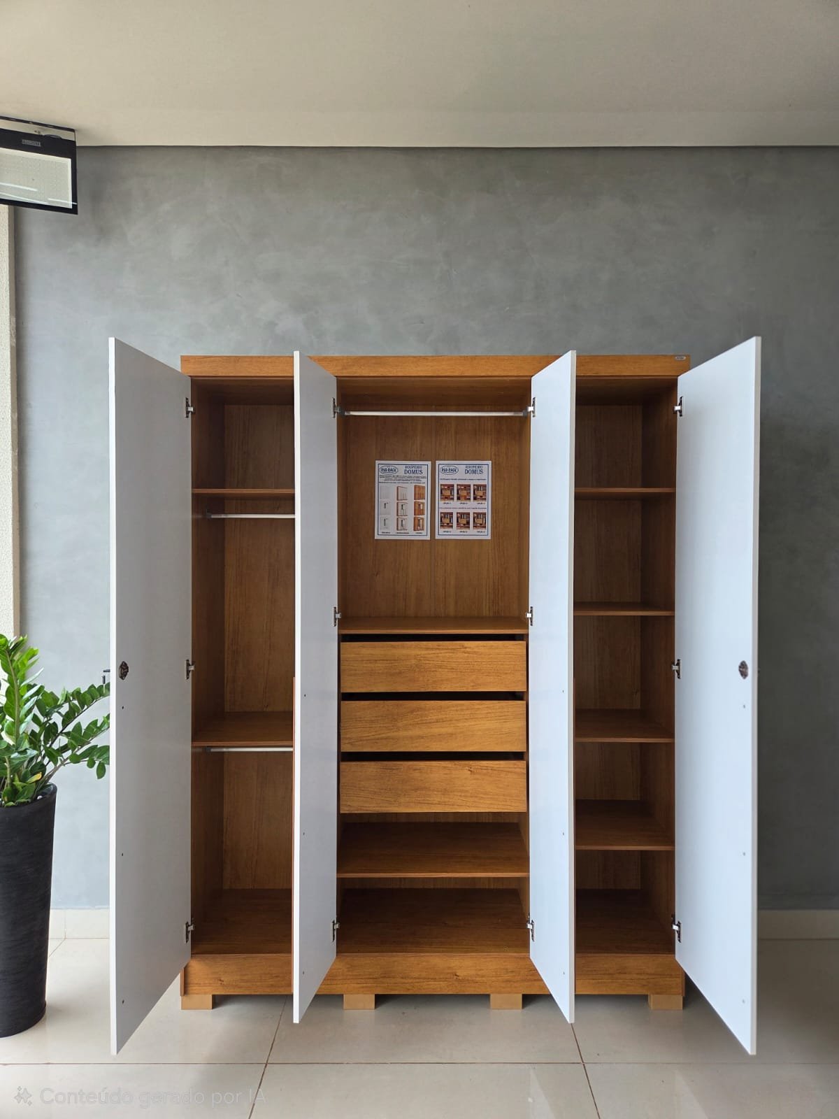 Guarda-Roupa Domus 4 portas com pés e chave - Cedro/Areia - Imagem 4